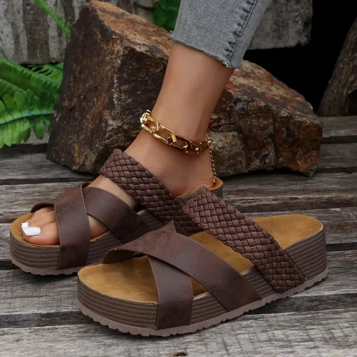 Damen Plateausandalen mit verstellbaren Riemen | Gepolstertes Fußbett &amp; rutschfeste Sohle