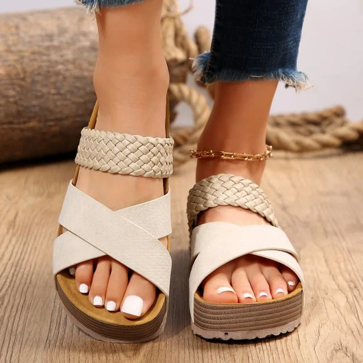 Damen Plateausandalen mit verstellbaren Riemen | Gepolstertes Fußbett &amp; rutschfeste Sohle