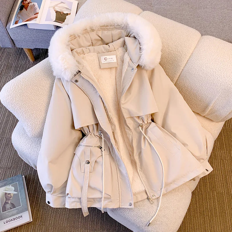 Damen Pufferjacke | Fleecegefütterte Steppjacke mit Kapuze, wasserabweisender Außenschicht und Taschen