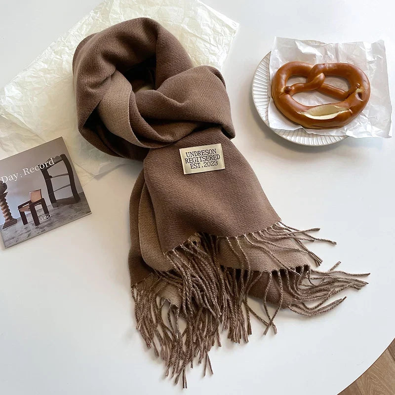 Damen Pashmina Schal mit Fransen | Weicher langer Wickelschal mit glatter Oberfläche und vielseitiger Trageform für Herbst und Winte