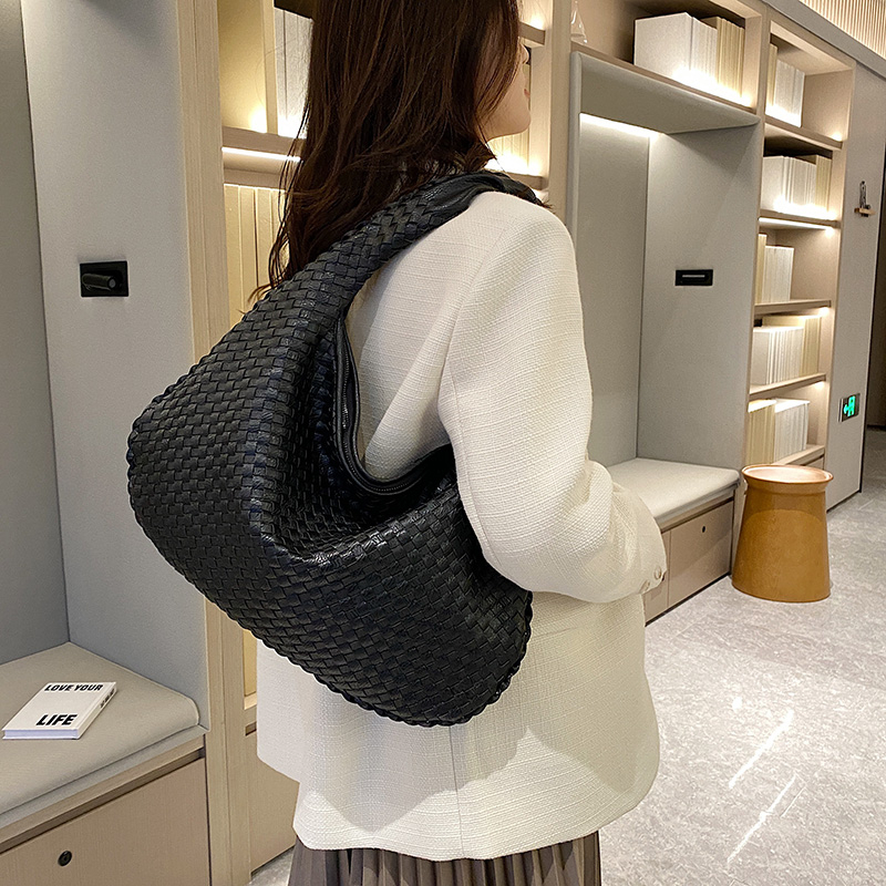 Damen Tragetasche | Geflochtene Handtasche aus veganem Leder mit großem Hauptfach