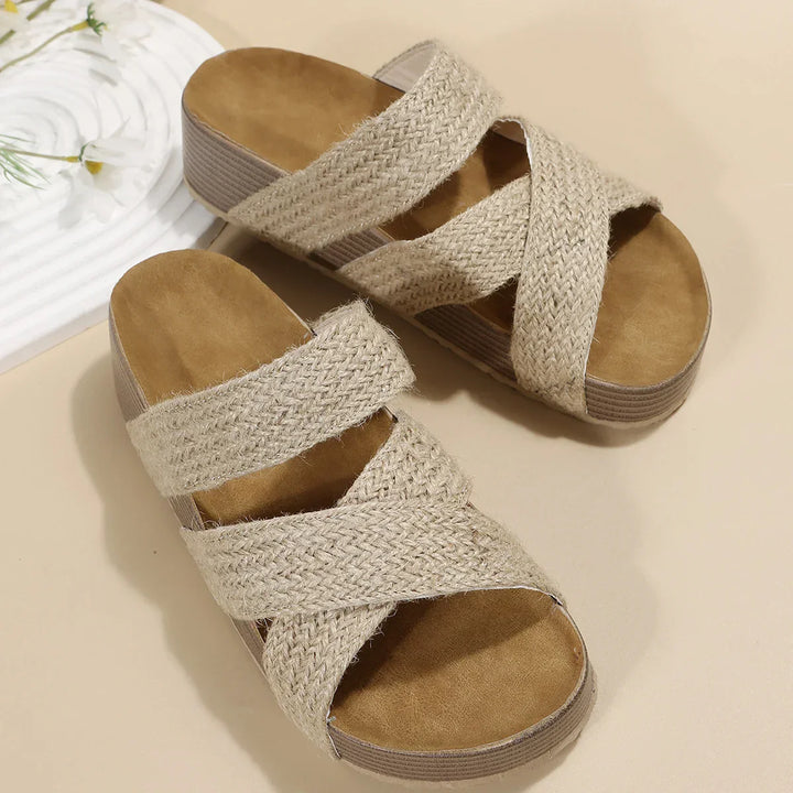 Damen Plateausandalen mit verstellbaren Riemen | Gepolstertes Fußbett &amp; rutschfeste Sohle