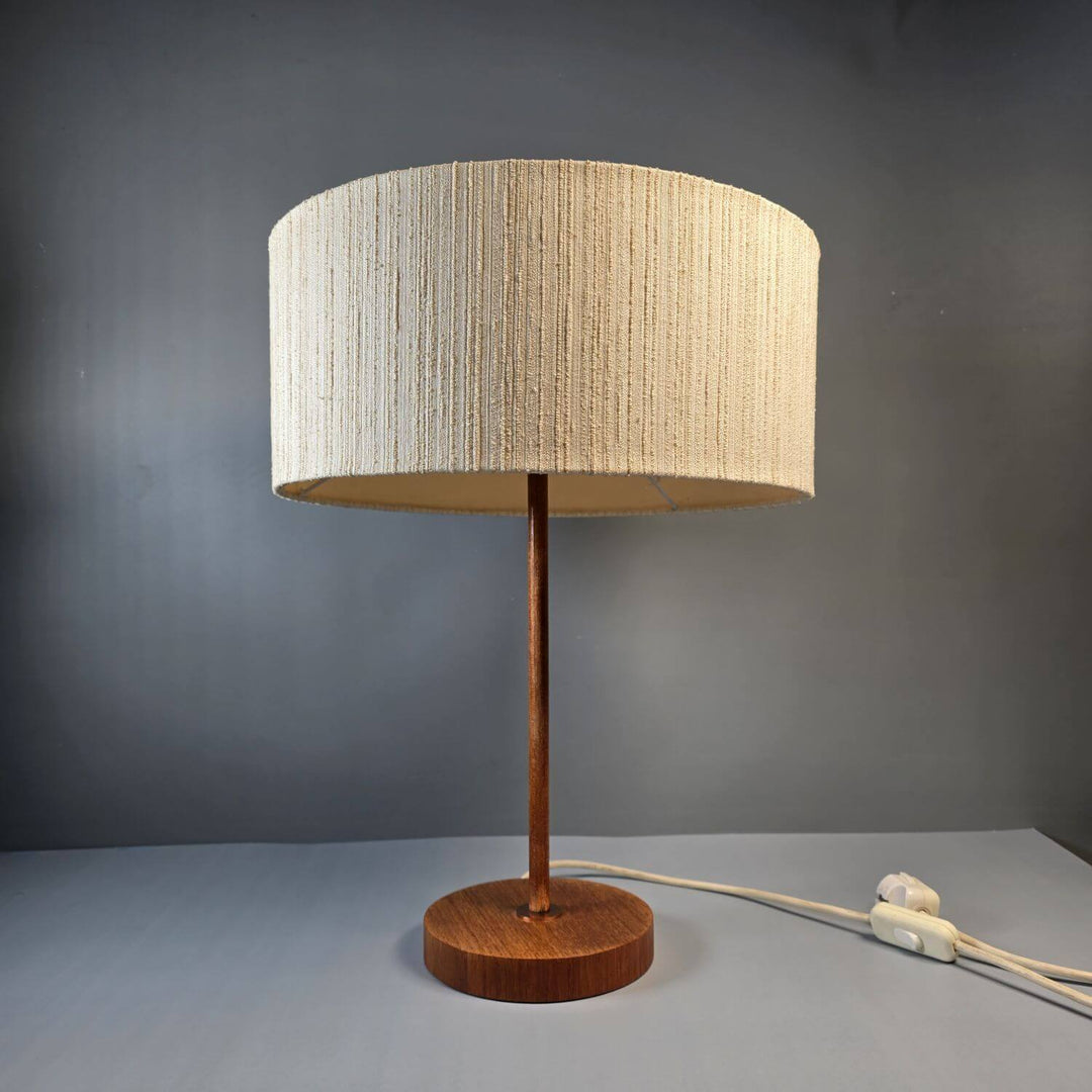 Tischlampe aus Teakholz | Vintage Mid-Century Tischleuchte mit rundem Stoffschirm und 2 E27-Fassungen