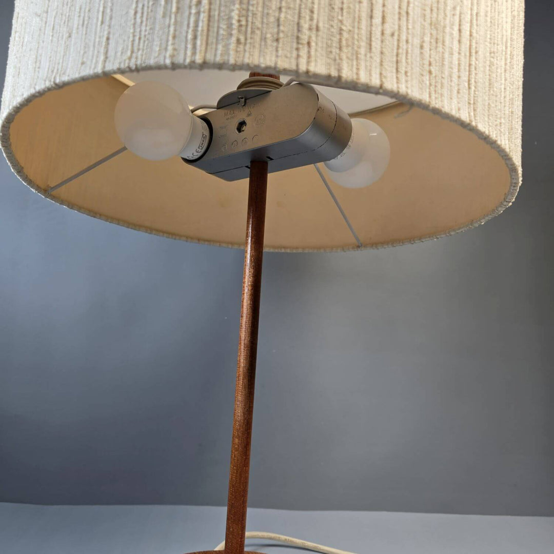 Tischlampe aus Teakholz | Vintage Mid-Century Tischleuchte mit rundem Stoffschirm und 2 E27-Fassungen