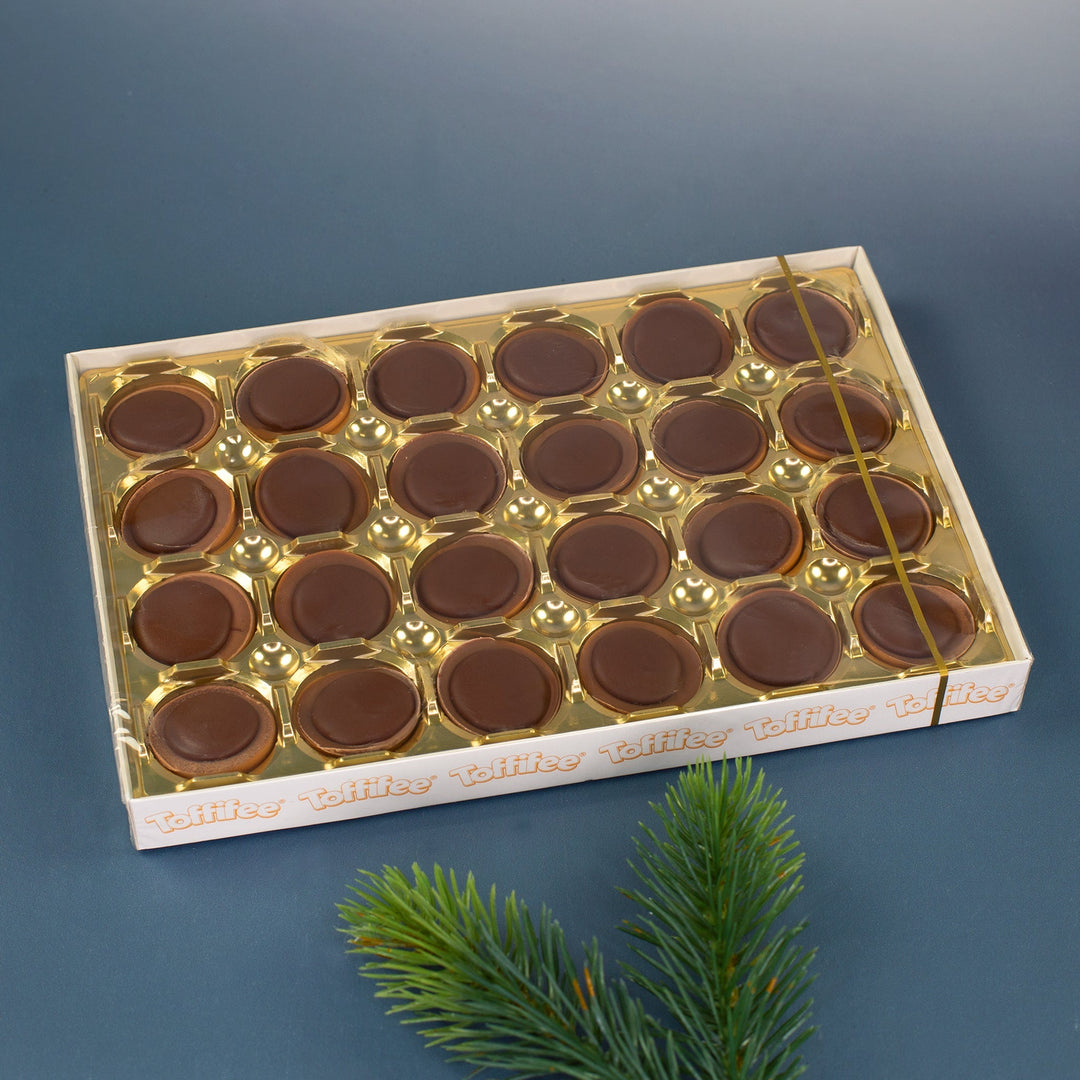 Toffifee Adventskalender mit Namen | Personalisierter Schokoladenkalender mit 24 Türchen, Haselnuss, Karamell und Nougatcreme