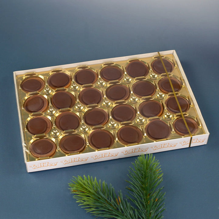 Toffifee Adventskalender mit Namen | Personalisierter Schokoladenkalender mit 24 Türchen, Haselnuss, Karamell und Nougatcreme