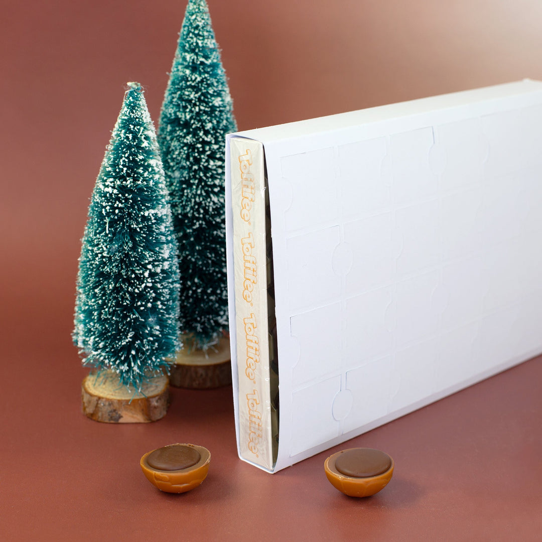 Toffifee Adventskalender mit Namen | Personalisierter Schokoladenkalender mit 24 Türchen, Haselnuss, Karamell und Nougatcreme