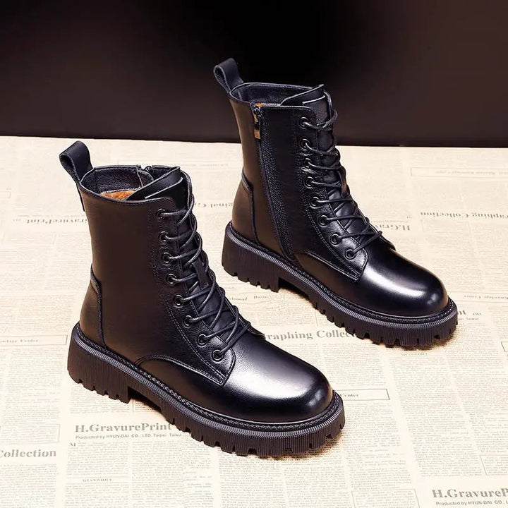 Damen Winterstiefel Schwarz mit warmem Innenfutter | Gefütterte Stiefel in Wildleder-Optik mit rutschfester Sohle für kalte Tage