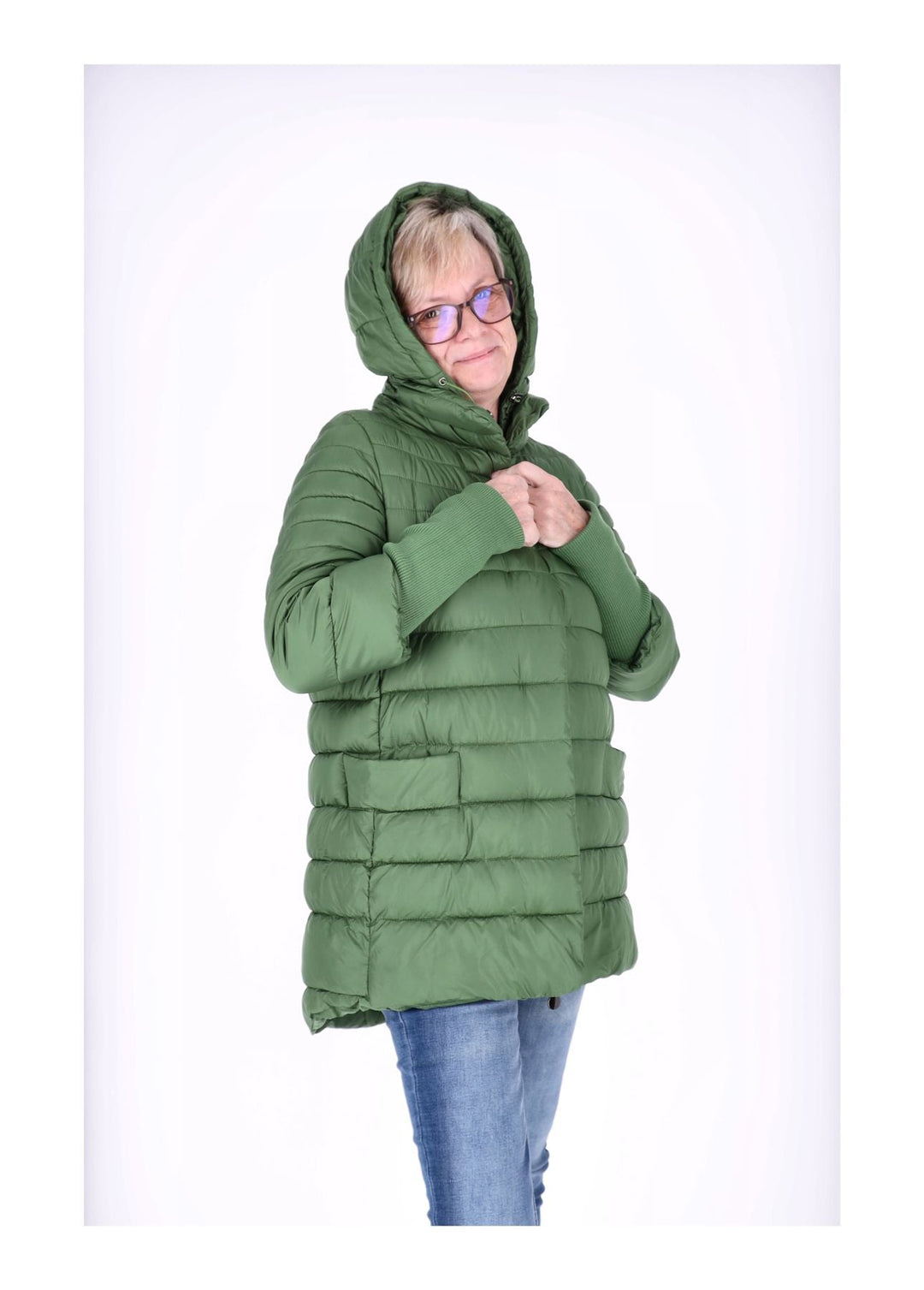 Damen Steppjacke in Grün mit Strickbündchen | Warme Jacke mit abnehmbarer Kapuze, 2-Wege-Reißverschluss und praktischen Taschen
