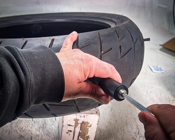 Renkaan korjaussarja tubeless-renkaille | 12 sienitulppaa + työkalut nopeaan apuun | Valinnainen rengaspumppu