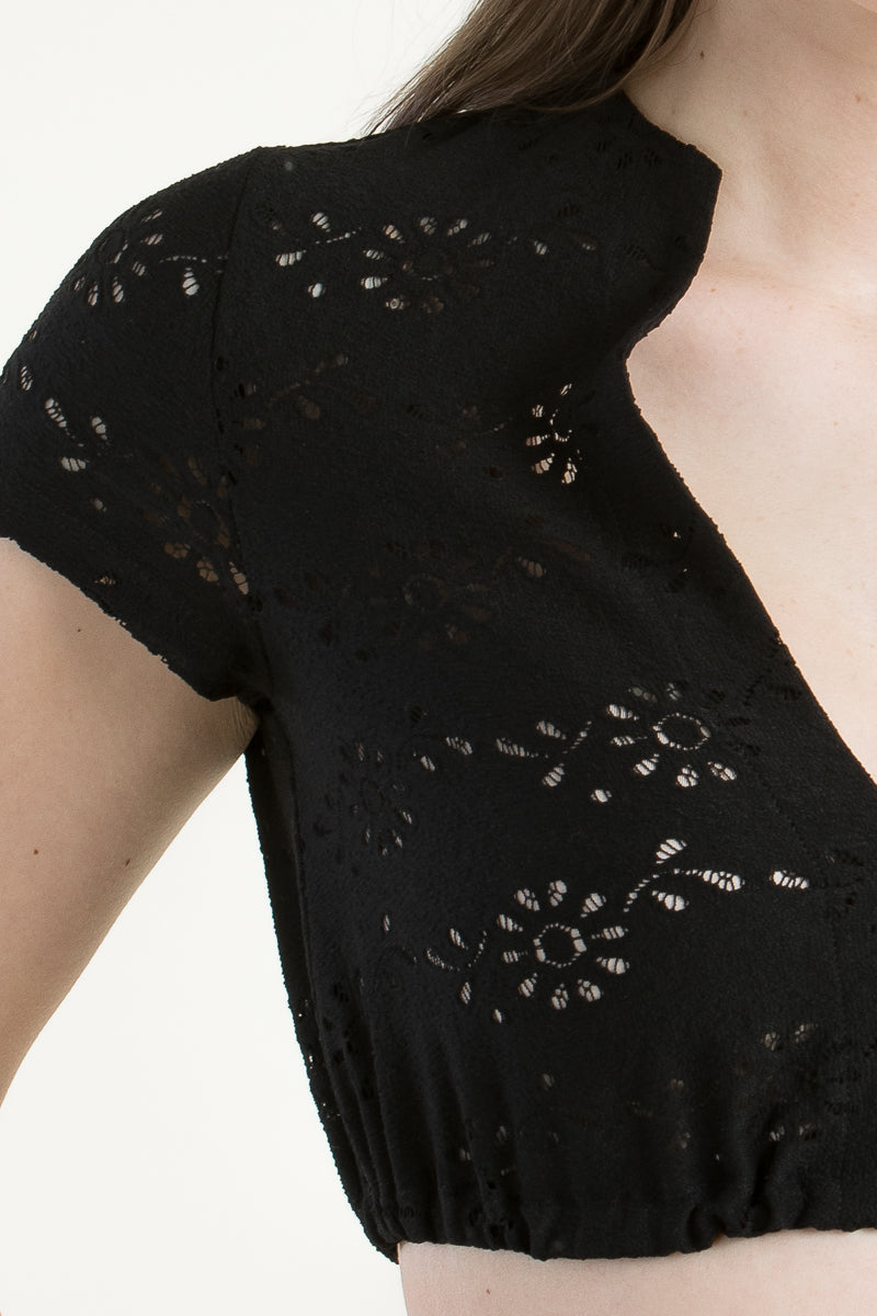 Dirndlbluse Damen | Schwarze Kurzarmbluse mit V-Ausschnitt, Lochstickerei und elastischem Saum für Dirndl