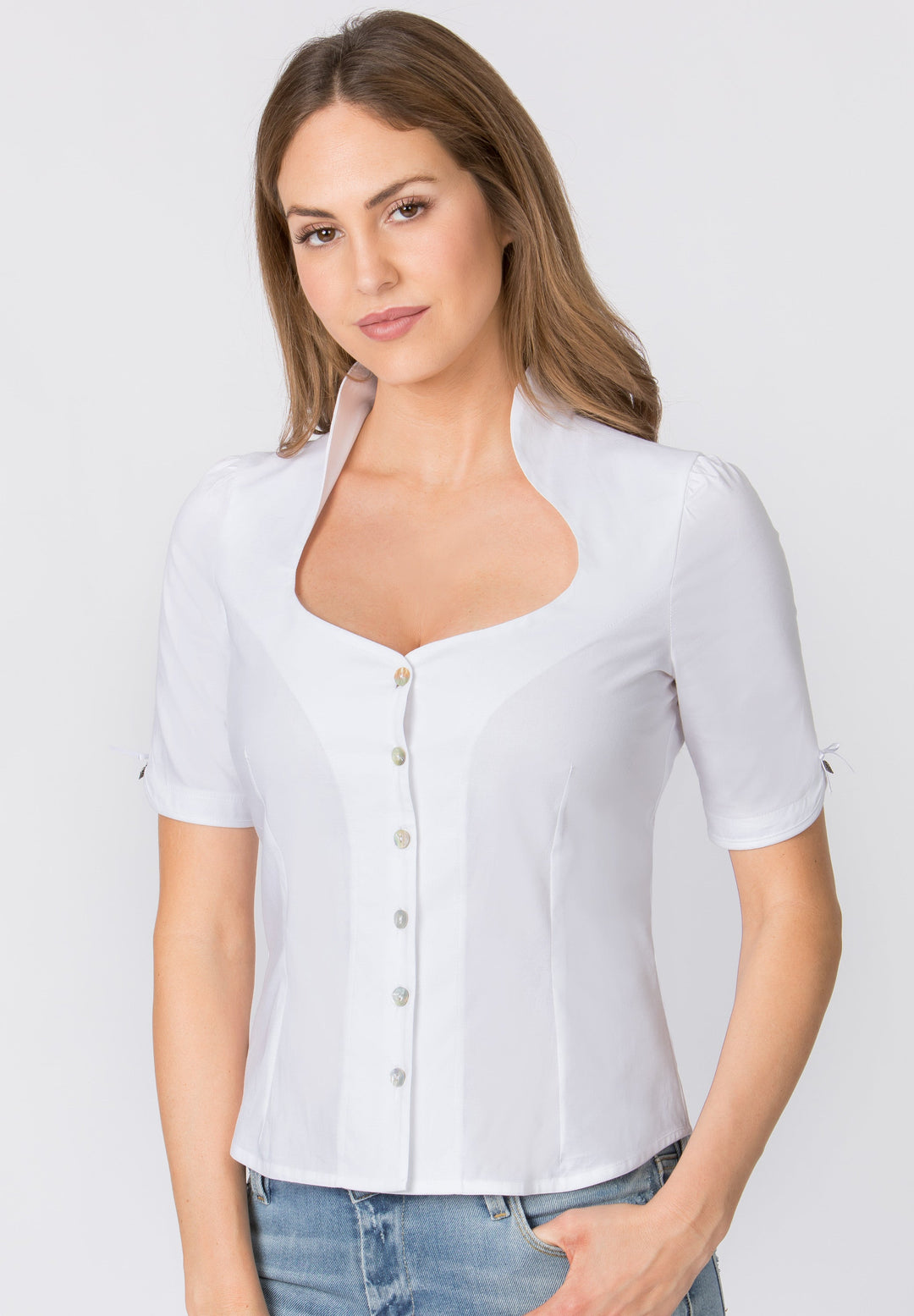 Trachtenbluse Damen | Weiße figurbetonte Damenbluse mit klassischem Schnitt für Dirndl und Trachten-Outfits