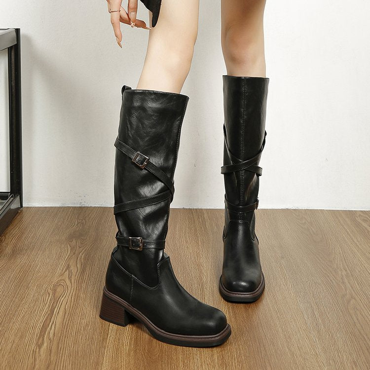 Damen Bikerstiefel mit Schnallen und Plateau | Hohe Stiefel mit gekreuzten Riemen, Blockabsatz und Faltenschaft für Herbst