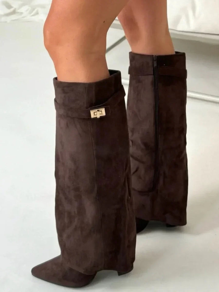 Damen Wildleder-Stiefel mit mittelhohem Schaft | Elegante Boots mit dekorativen Metalldetails und praktischem Verschluss für Herbst und Alltag