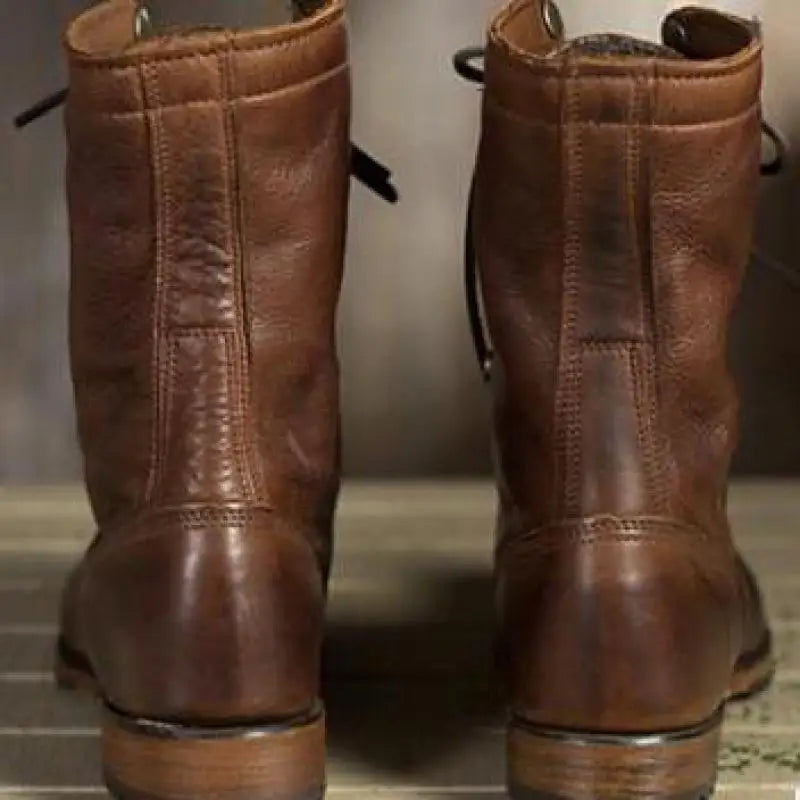 Damen Leder-Schnürstiefel in Braun | Wadenhohe Stiefel mit durchgehender Schnürung, flachem Absatz und profilierter Laufsohle