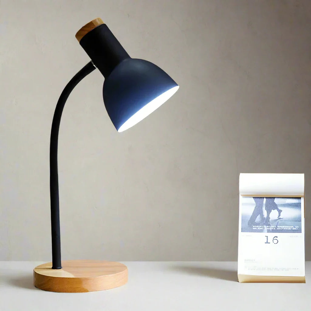 LED Schreibtischlampe | Verstellbare Tischleuchte aus Holz und Eisen im skandinavischen Design