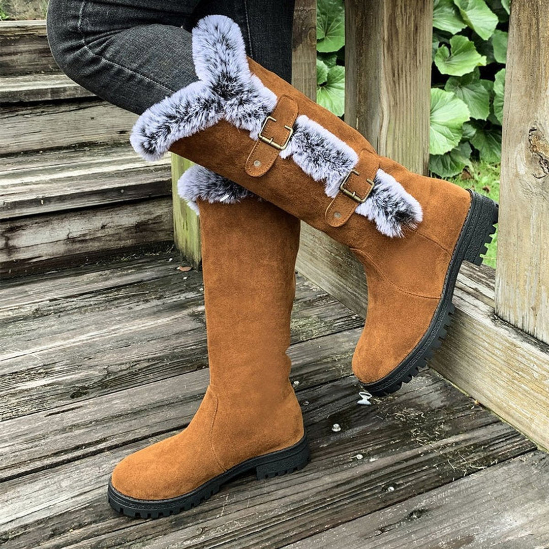 Damen gefütterte kniehohe Winterstiefel mit Plüschbesatz | Warme Stiefel mit Schnallendetails und rutschhemmender Sohle für kalte Tage