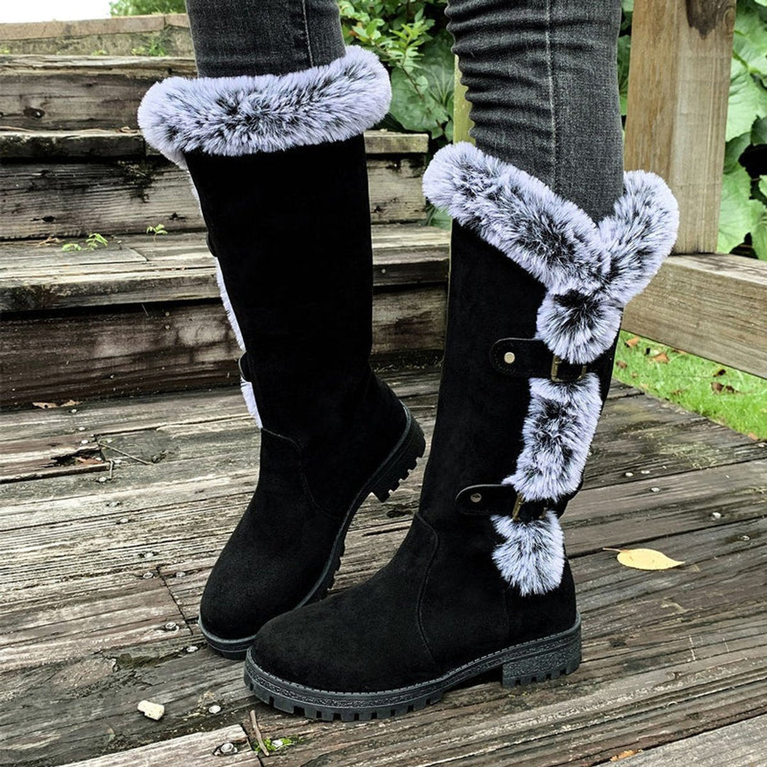 Damen gefütterte kniehohe Winterstiefel mit Plüschbesatz | Warme Stiefel mit Schnallendetails und rutschhemmender Sohle für kalte Tage