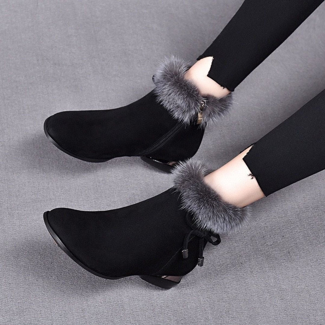 Damen gefütterte Wildleder-Stiefeletten | Warme Ankle Boots mit Kunstfellbesatz, rutschfester Gummisohle und niedrigem Blockabsatz