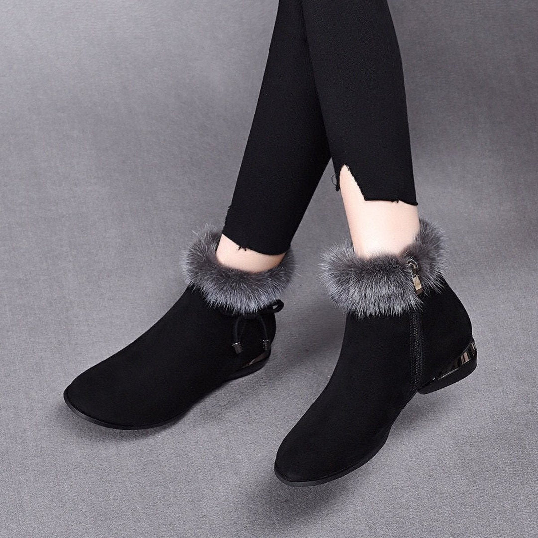 Damen gefütterte Wildleder-Stiefeletten | Warme Ankle Boots mit Kunstfellbesatz, rutschfester Gummisohle und niedrigem Blockabsatz
