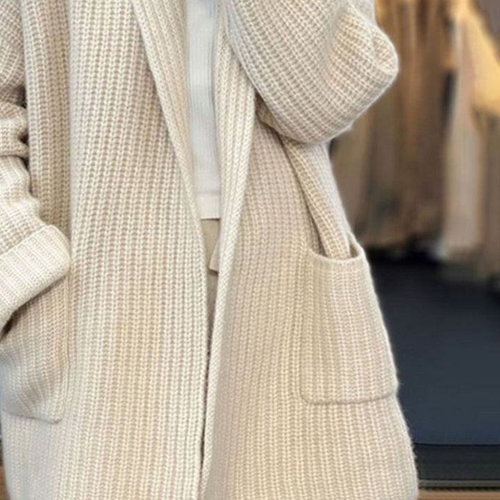 Damen Oversize Strick-Cardigan mit V-Ausschnitt | Lockere Strickjacke mit zwei aufgesetzten Taschen und weicher Strickstruktur