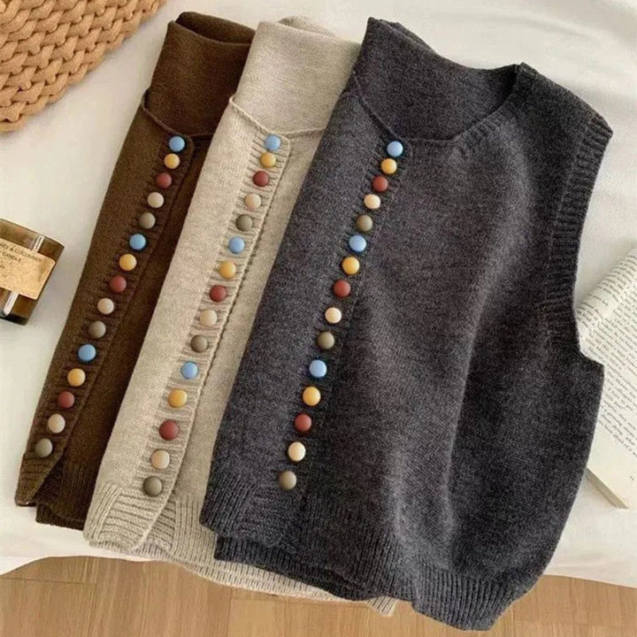 Damen Strickweste mit bunten Knöpfen | Ärmellose Strickjacke mit Rundhalsausschnitt, weicher Strickstruktur und lockerer Passform