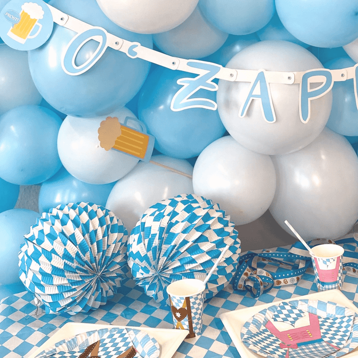 Oktoberfest Deko Set | 3-teiliges Papierdeko-Set in Hellblau und Weiß mit Girlanden und Papierfächern