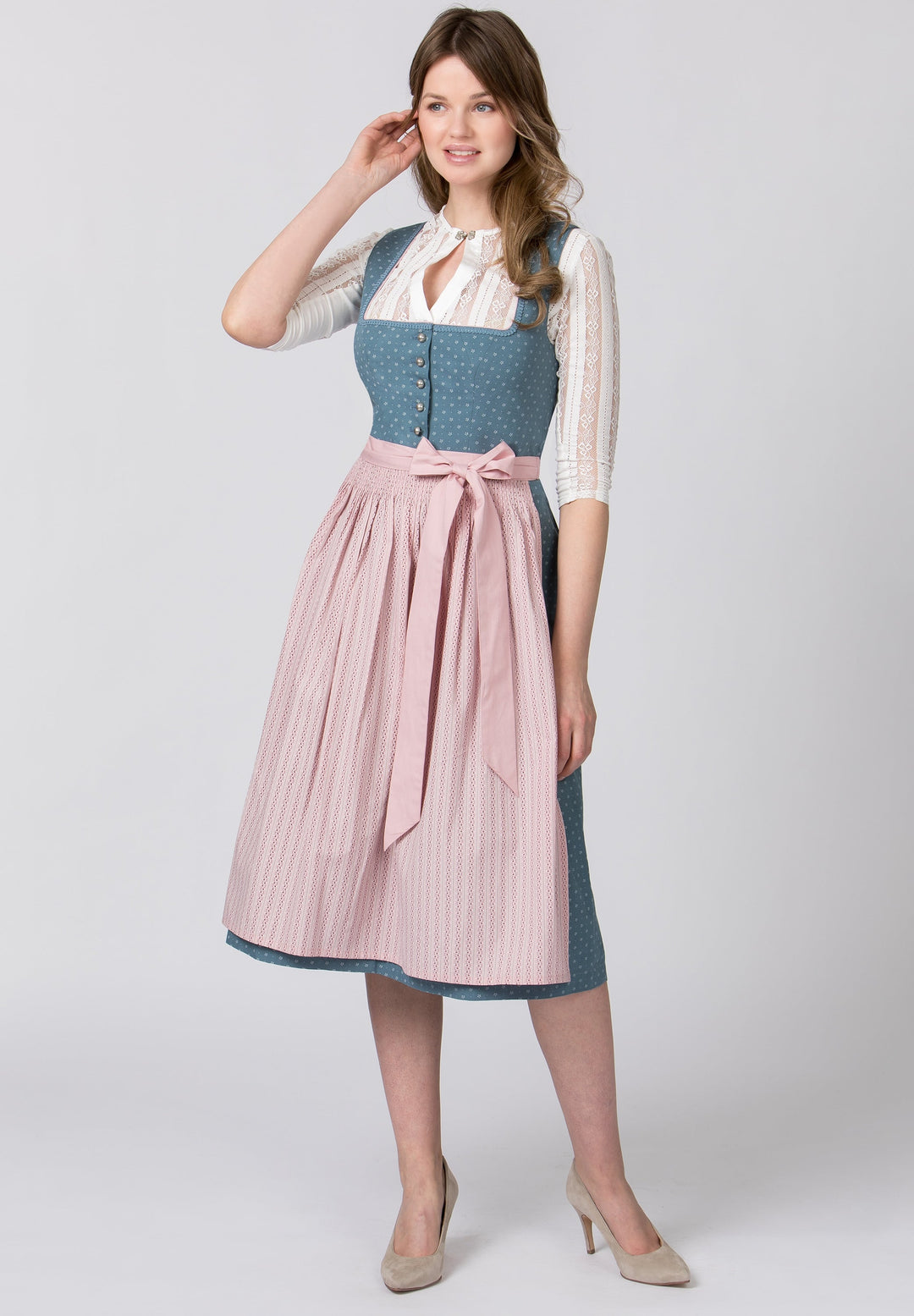 Dirndl lang Damen | Rauchblaues Trachtenkleid mit geradem Ausschnitt, Zierknöpfen und 70 cm Rocklänge