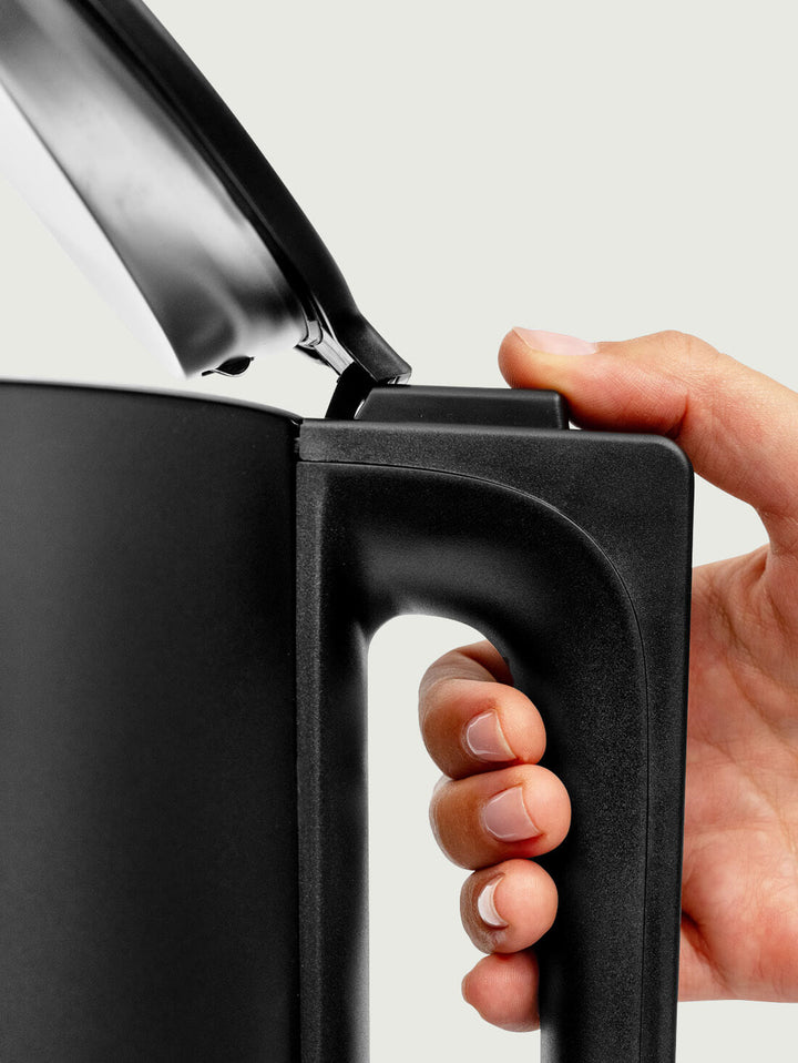 Wasserkocher Edelstahl 1,5 Liter | Doppelwandiger elektrischer Wasserkocher mit 2.200 W, Abschaltautomatik &amp; 360°-Basis