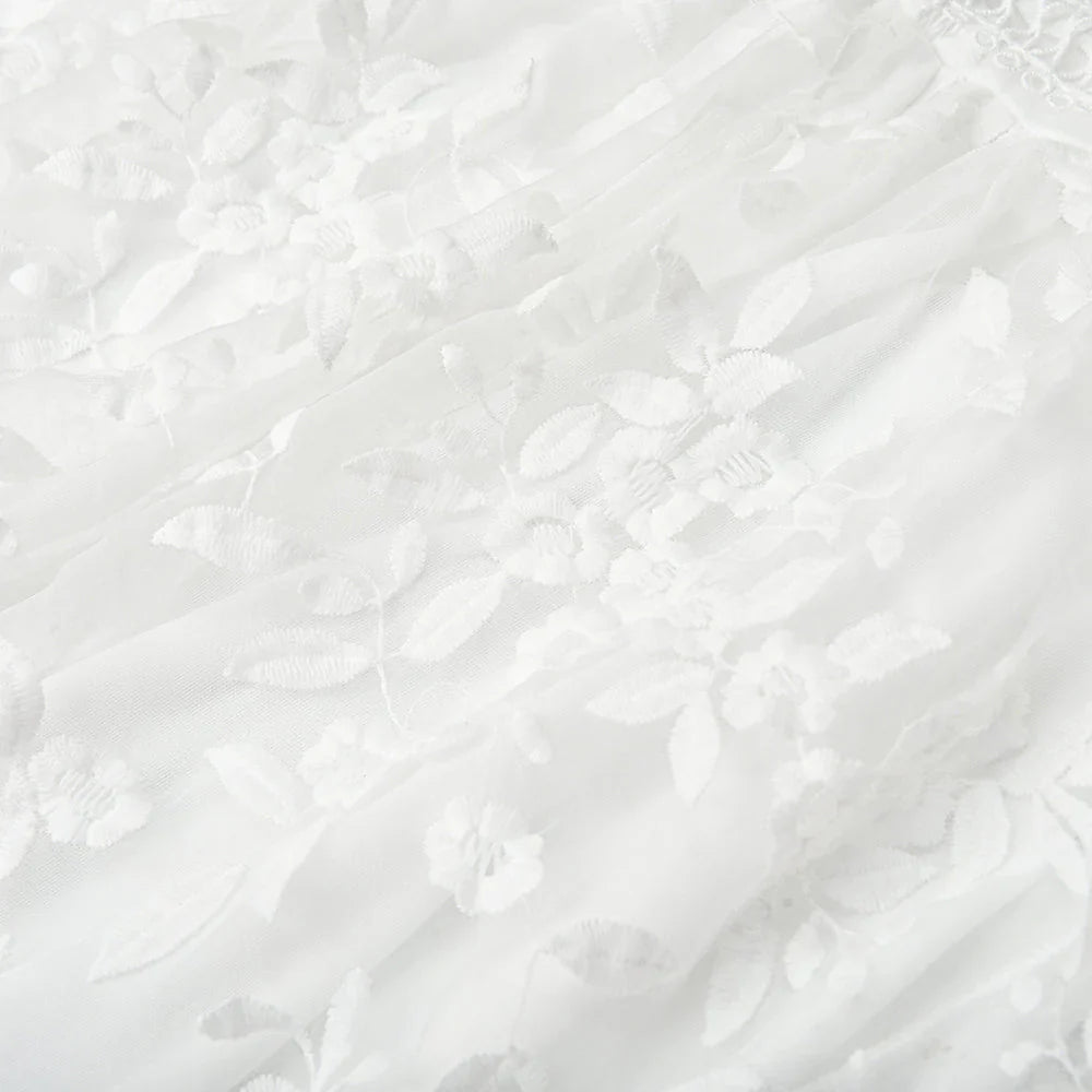 Robe mini blanche pour femme avec décolleté en V profond &amp; bretelles spaghetti réglables | Cintrée | Ourlet asymétrique | Été &amp; vacances