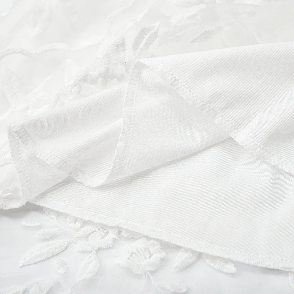 Robe mini blanche pour femme avec décolleté en V profond &amp; bretelles spaghetti réglables | Cintrée | Ourlet asymétrique | Été &amp; vacances