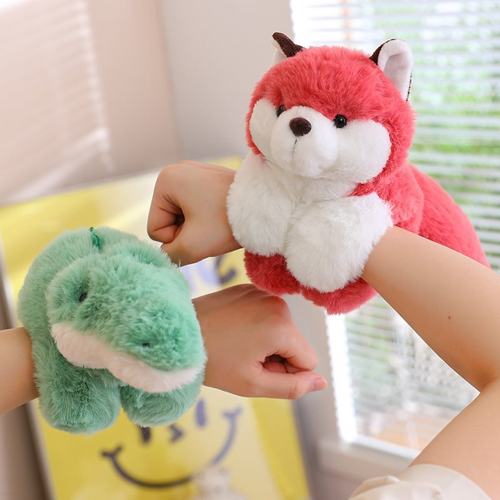 Plüsch Schnapp-Armband mit Cartoonfigur | Weiches Stoffarmband | Lustiges Kinderaccessoire | CharmeManschette