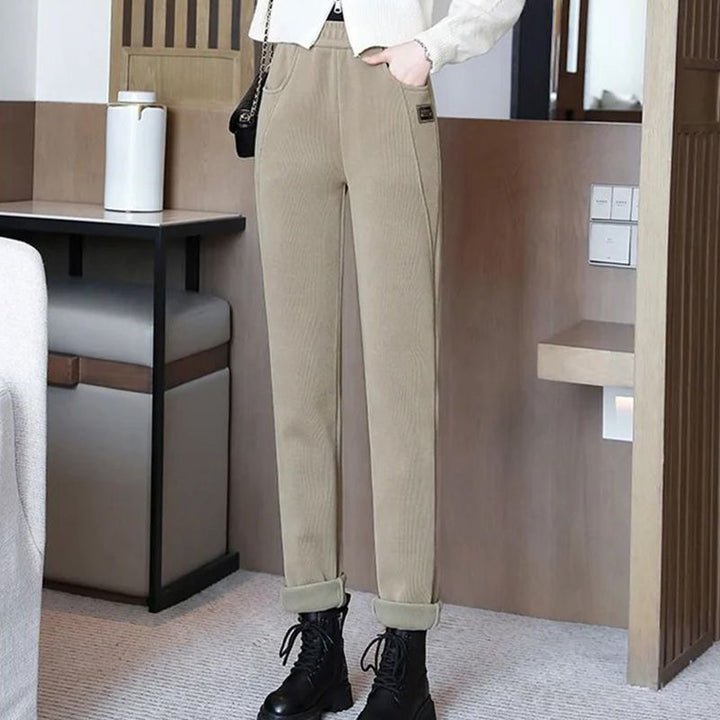Damen Cordhose mit Fleecefutter | Hoch geschnittene Winterhose mit Taschen und leicht elastischer Passform
