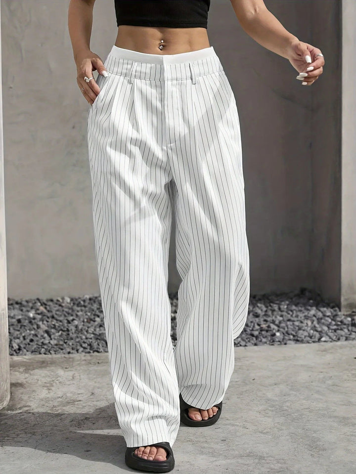Damen High-Waist Hose | Gestreifte Stoffhose mit weitem Bein, lockerer Passform und praktischen Seitentaschen