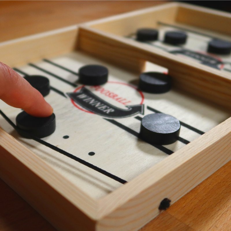 Fast Skill Game for 2 Players | Mini Shuffleboard Sling Puck Made of Wood | Family Game from Age 6 | 35×22.3 cm