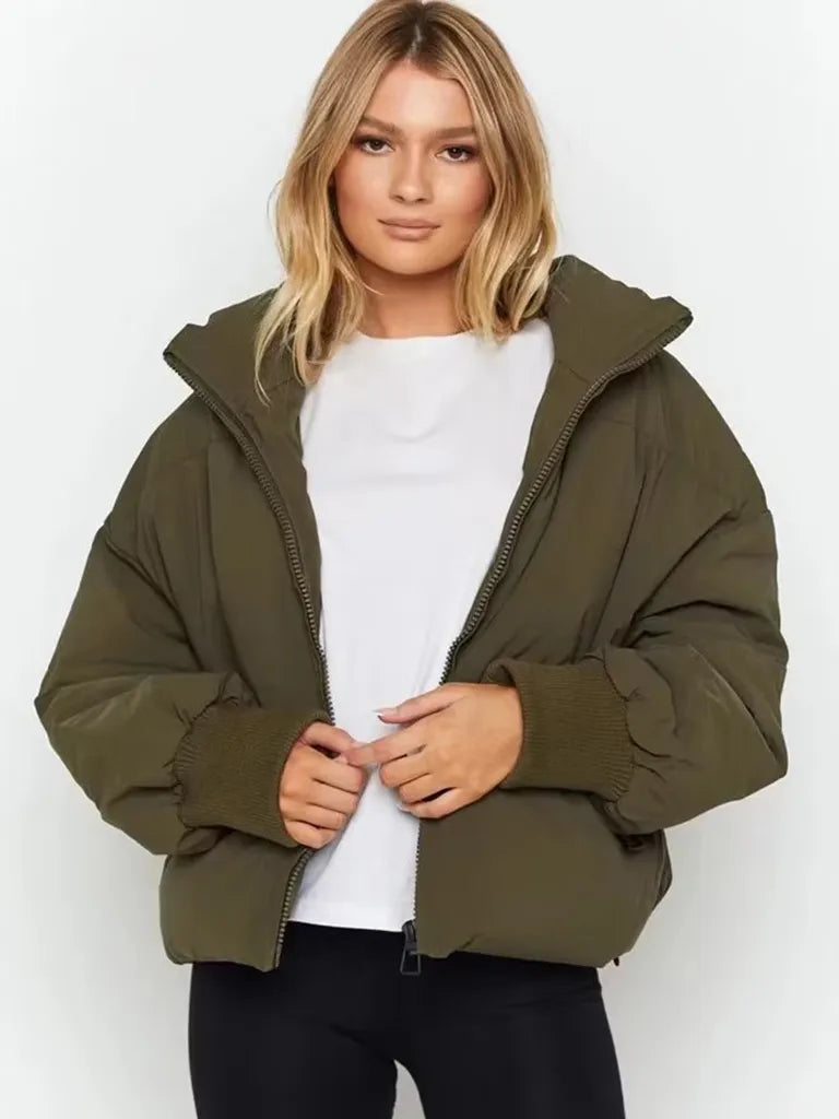 Damen Pufferjacke | Leichte Steppjacke mit tailliertem Schnitt, wärmender Fütterung und praktischen Taschen für Alltag und Freizeit