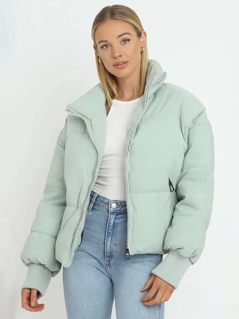 Damen Pufferjacke | Leichte Steppjacke mit tailliertem Schnitt, wärmender Fütterung und praktischen Taschen für Alltag und Freizeit