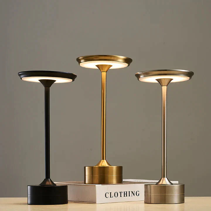ShineCrest™ vezeték nélküli design asztali lámpa | Dimmelhető alumínium LED fény | Meleg fehér, vízlepergető és elegáns
