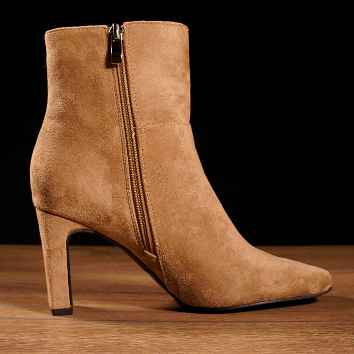 Damen Trachtenstiefelette Beige | Feminine Stiefelette mit spitzer Form und Absatz