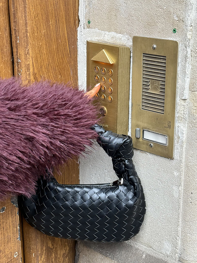Dámska crossbody taška | Pletený dizajn | Vegánska koža a strieborné detaily | MiniTextil