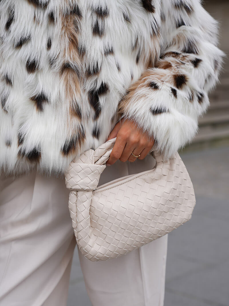 Dámska crossbody taška | Pletený dizajn | Vegánska koža a strieborné detaily | MiniTextil