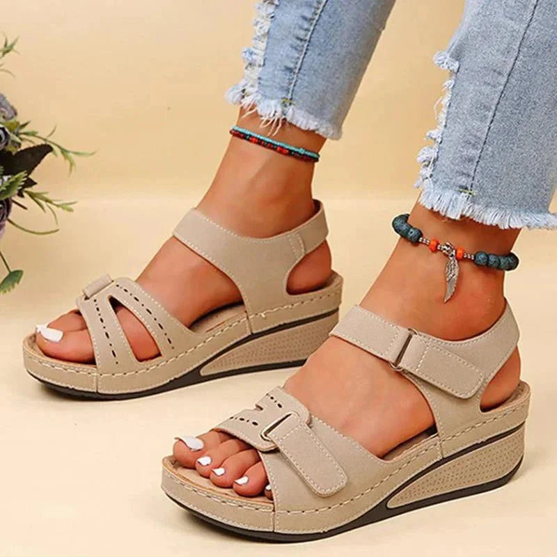 Women’s platform sandals with adjustable straps | Open toe, padded footbed | Non-slip sole, comfortable for everyday