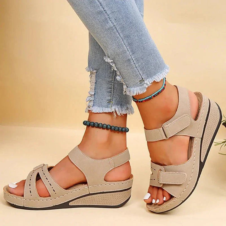 Women’s platform sandals with adjustable straps | Open toe, padded footbed | Non-slip sole, comfortable for everyday