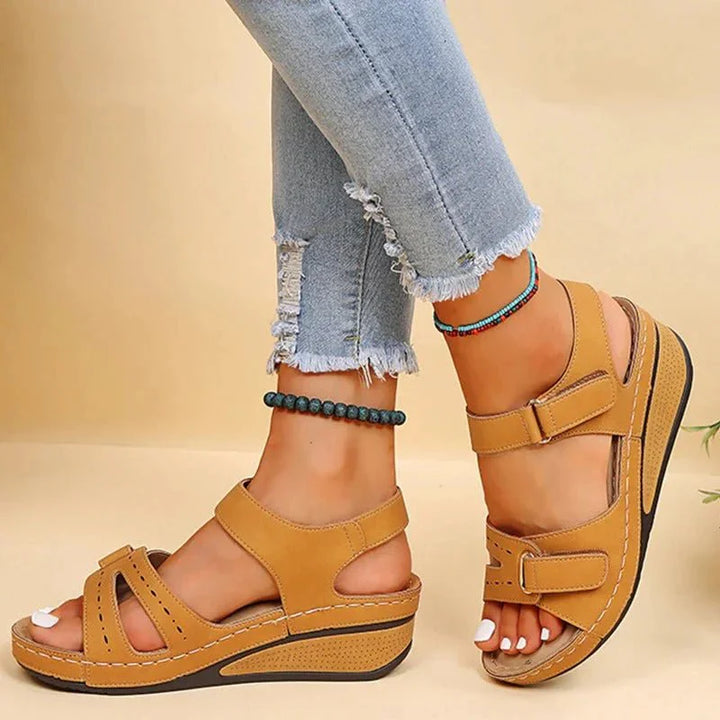 Women’s platform sandals with adjustable straps | Open toe, padded footbed | Non-slip sole, comfortable for everyday
