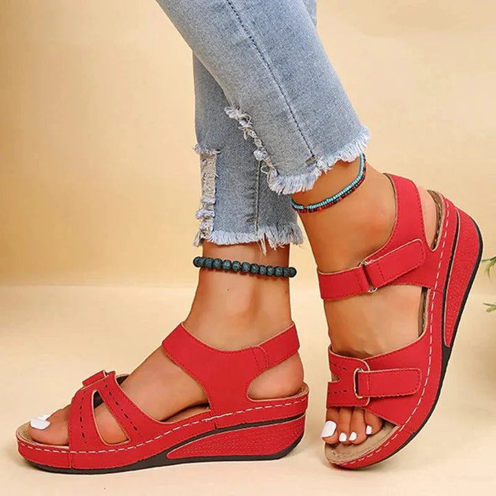 Women’s platform sandals with adjustable straps | Open toe, padded footbed | Non-slip sole, comfortable for everyday