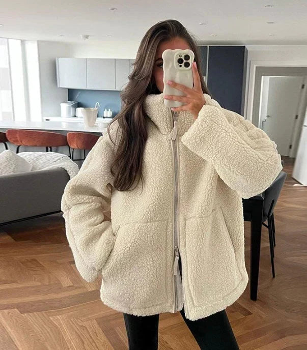 Damen Teddyjacke Oversize mit Reißverschluss | Flauschige Fleecejacke mit hohem Stehkragen und Seitentaschen für Alltag und Freizeit