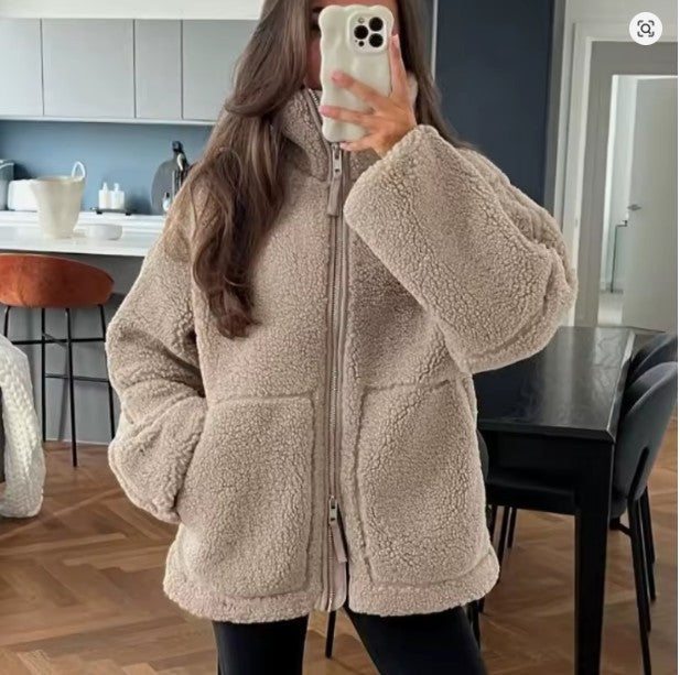 Damen Teddyjacke Oversize mit Reißverschluss | Flauschige Fleecejacke mit hohem Stehkragen und Seitentaschen für Alltag und Freizeit