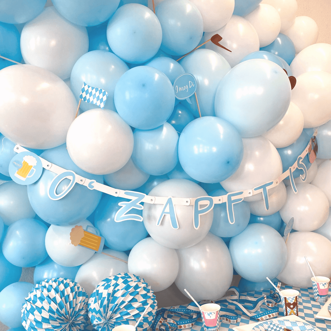 Oktoberfest Girlande | Hellblaue Partykette „O’zapft“ aus Pappe mit 125 cm Länge für Party und Festdekoration