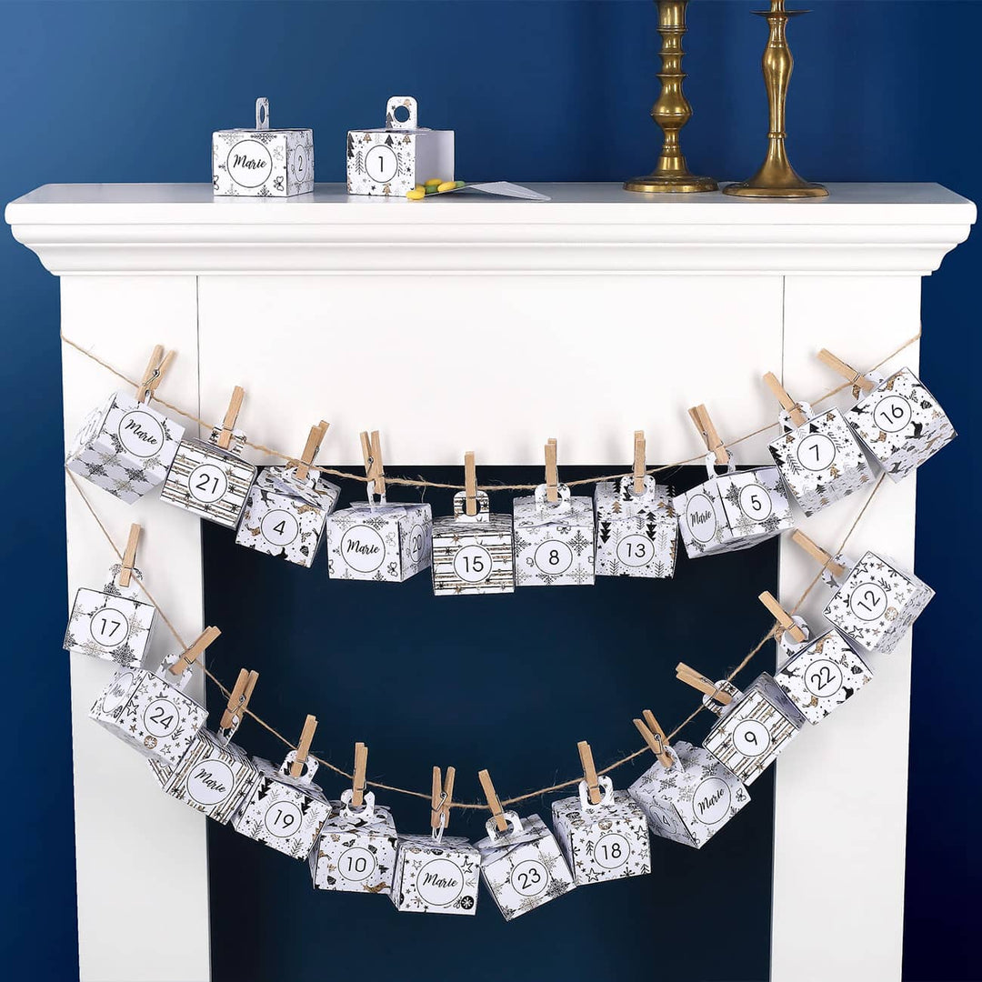 Adventskalender zum Befüllen mit Namen | 24 personalisierte Geschenkschachteln in Gold, Schwarz und Weiß zum Aufstellen oder Aufhängen