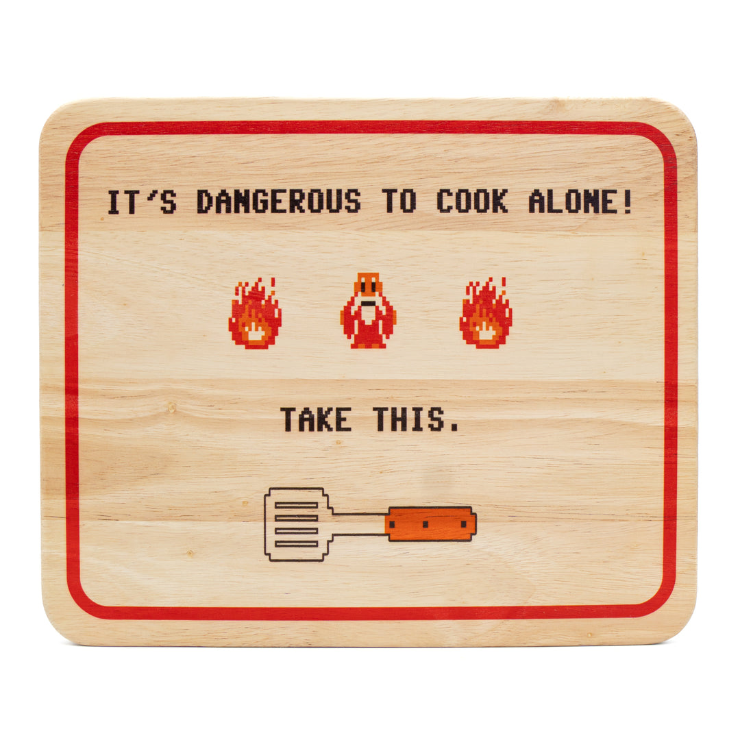 Schneidebrett aus Buchenholz | Küchenbrett mit Gaming-Spruch „Dangerous to cook alone“ | Holzschneidebrett 30 x 25 cm